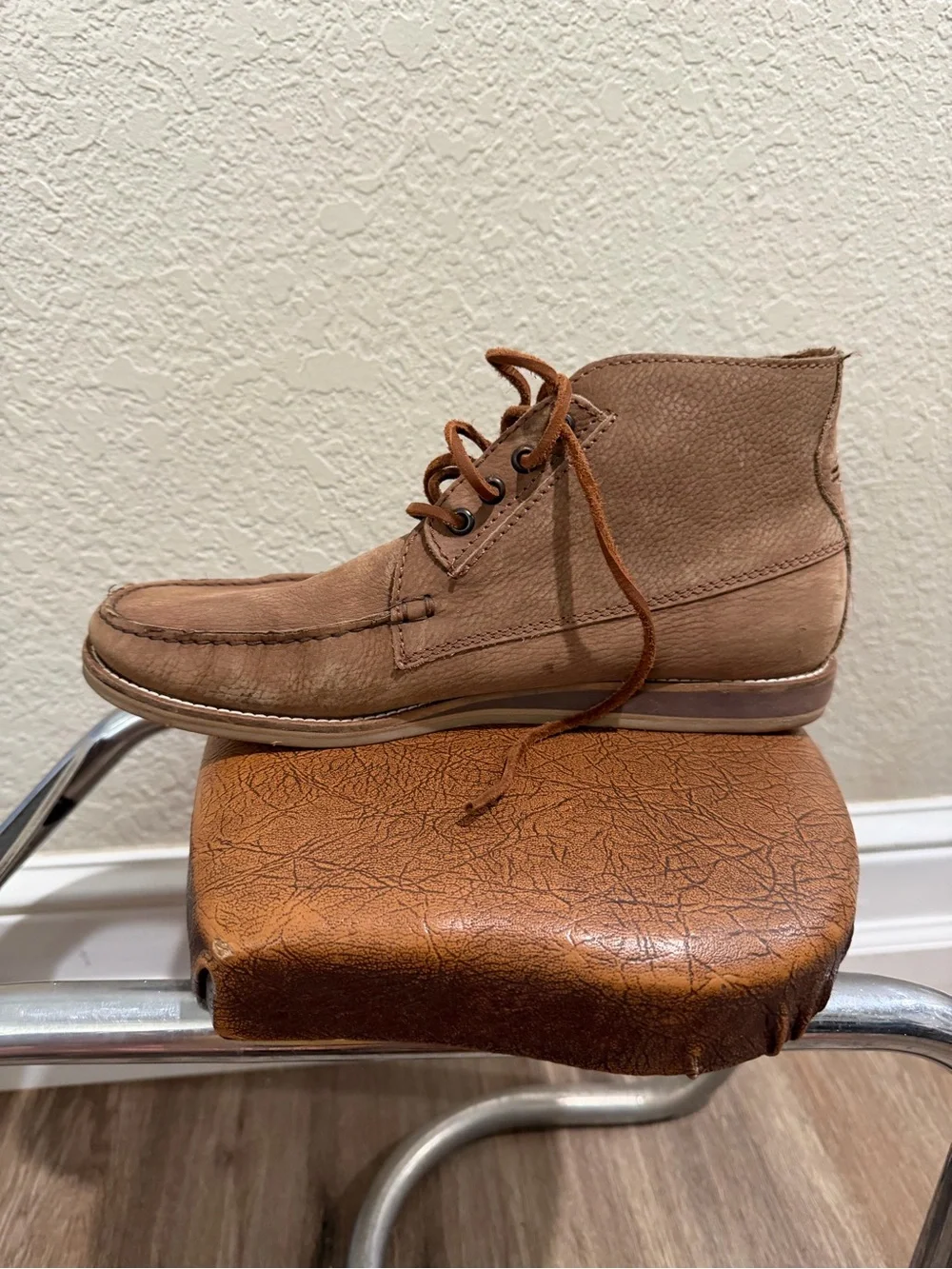 Men's Tan Suede Chukka Hari Mari Boots with Lace-Up Closure